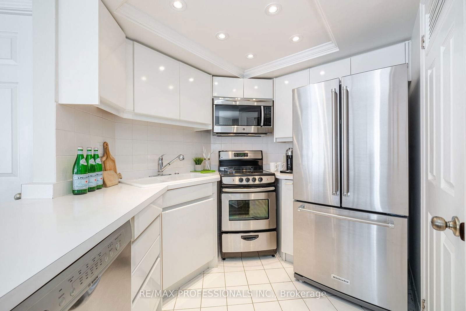 7 Broadway Ave, unit 301 for sale