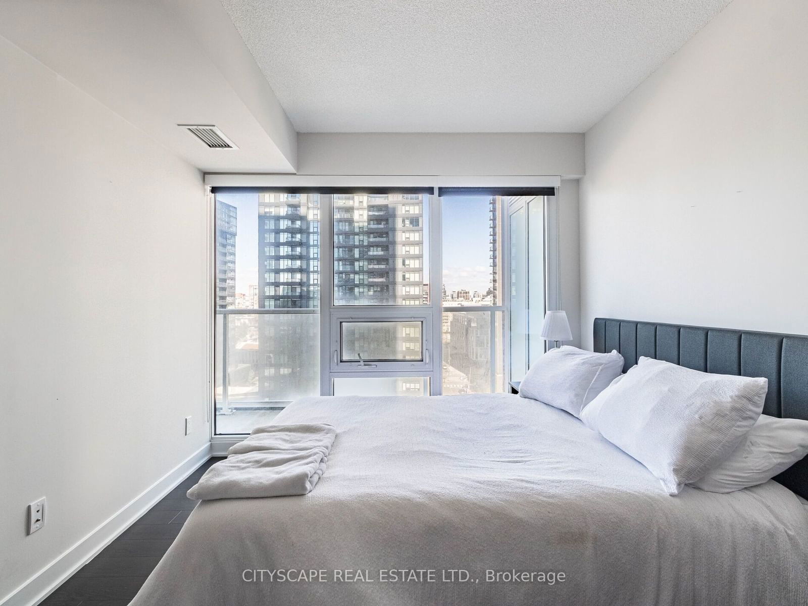 17 Bathurst St, unit 1509 for sale