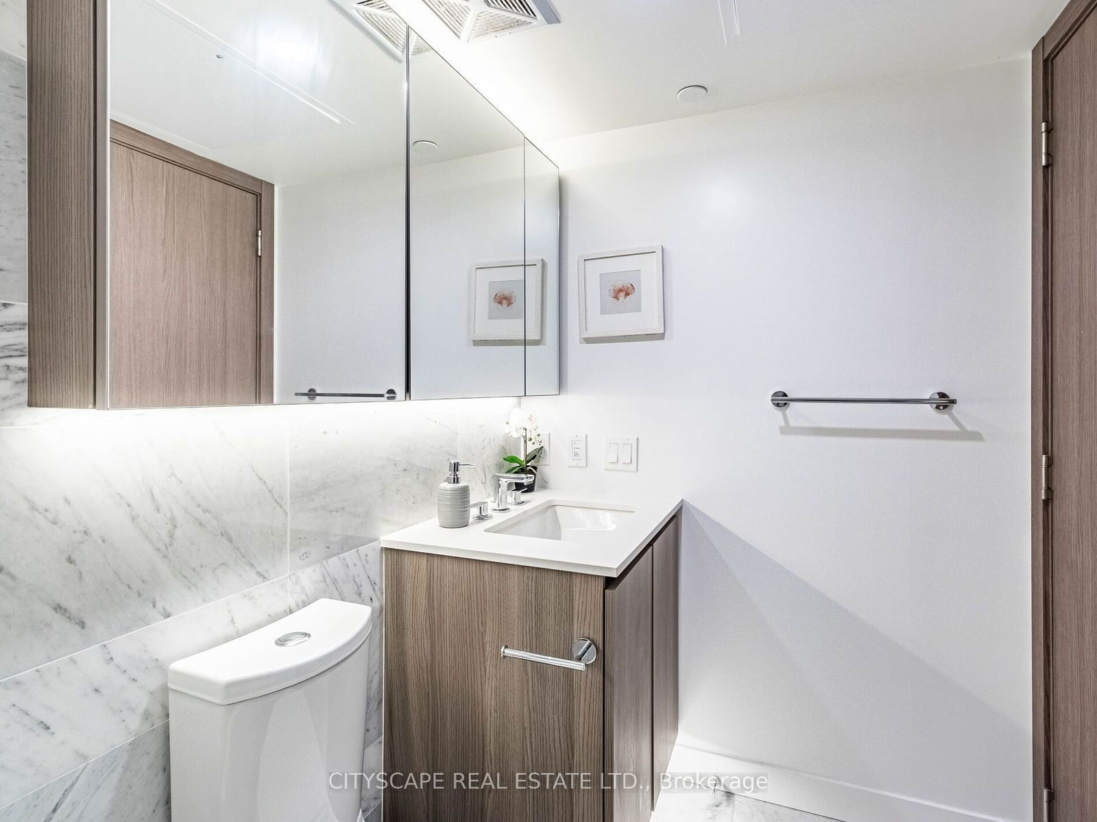 17 Bathurst St, unit 1509 for sale