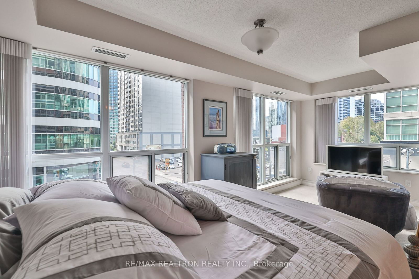 270 Wellington St, unit 417 for sale