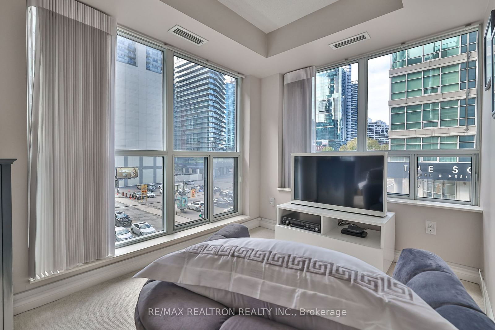 270 Wellington St, unit 417 for sale