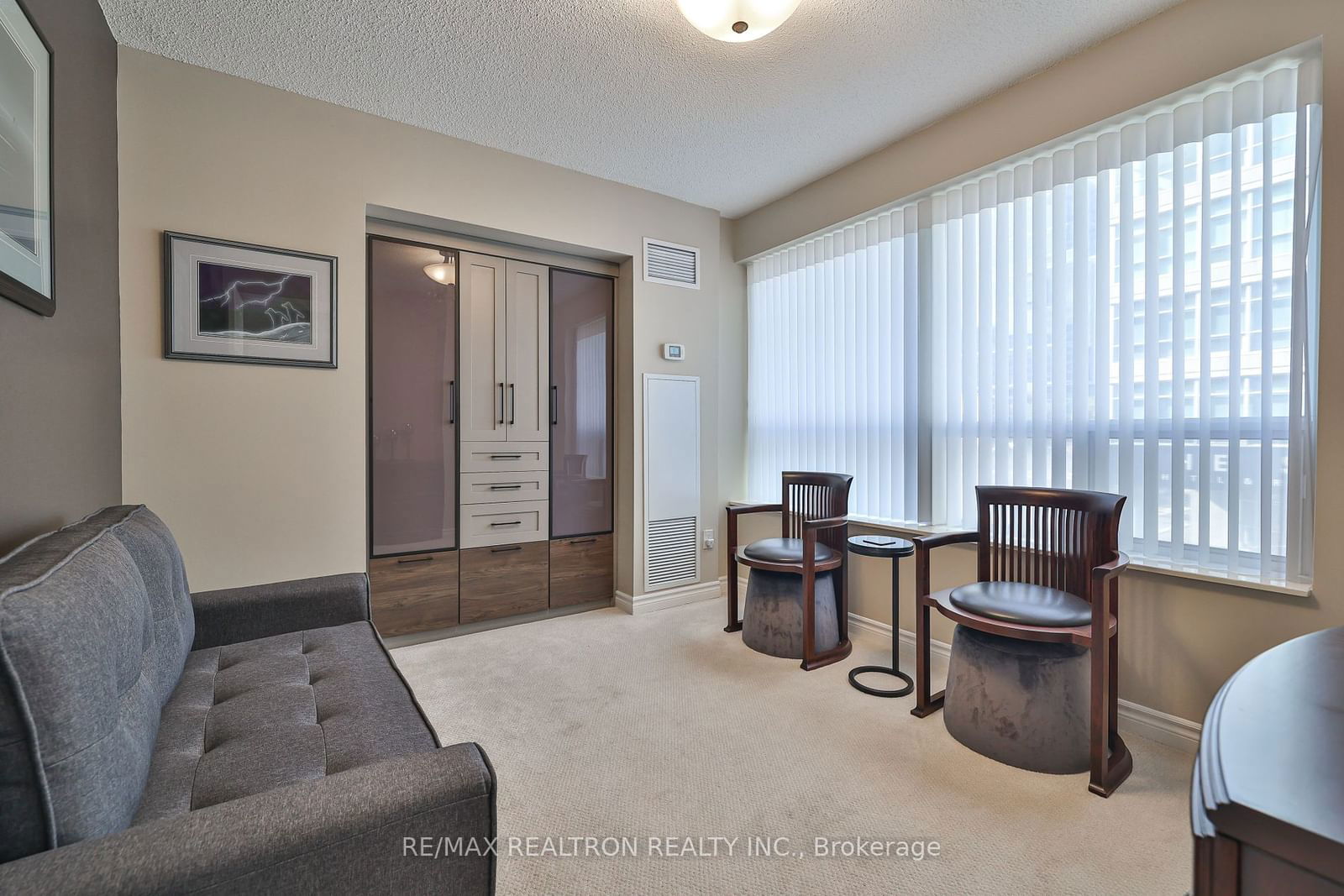 270 Wellington St W, unit 417 for sale