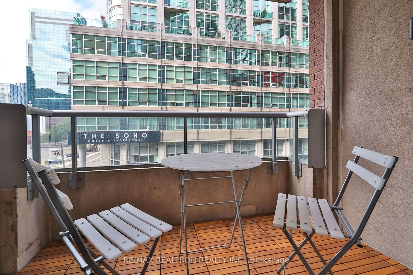 270 Wellington St, unit 417 for sale