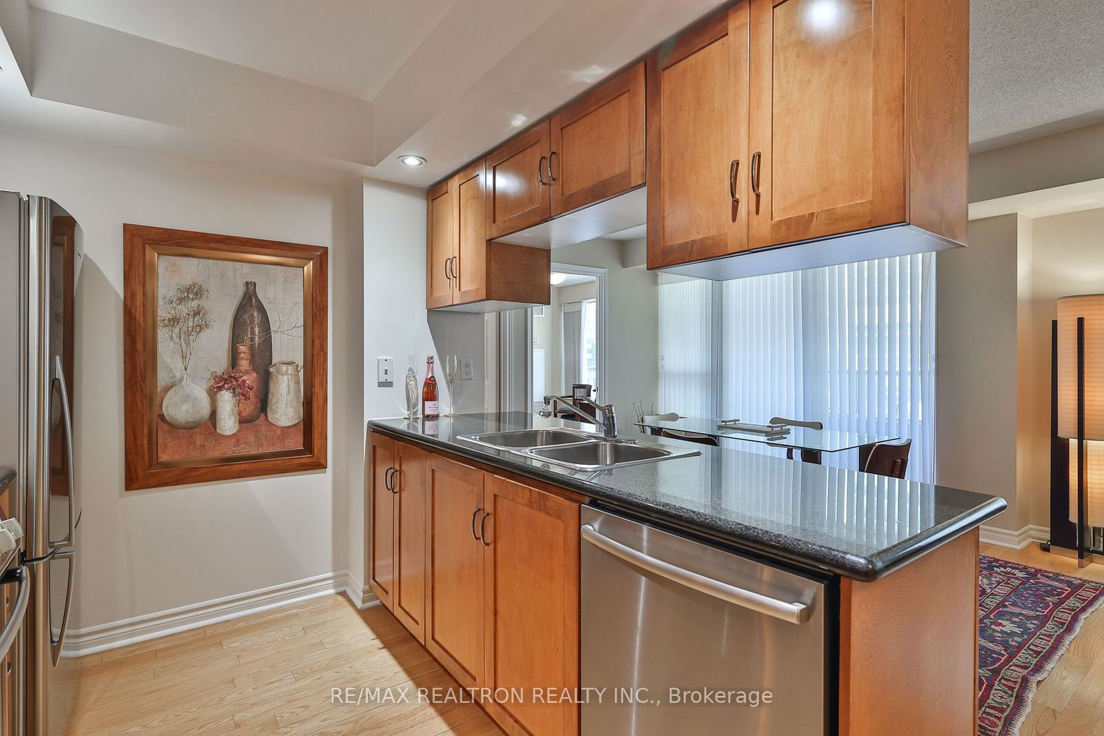 270 Wellington St, unit 417 for sale