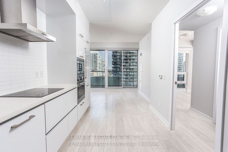 2221 Yonge St, unit 1910 for sale