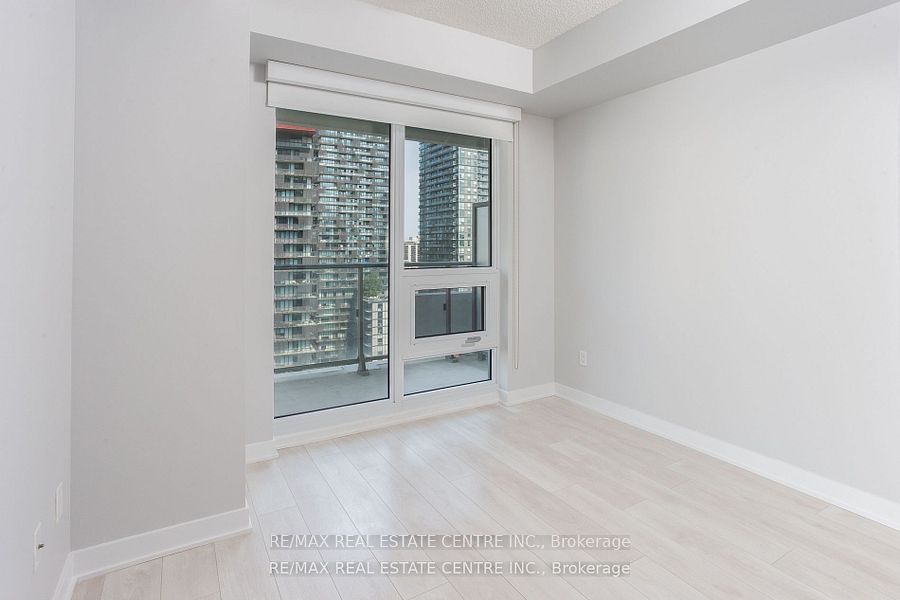 2221 Yonge St, unit 1910 for sale