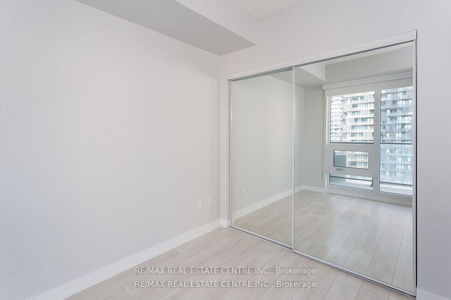 2221 Yonge St, unit 1910 for sale