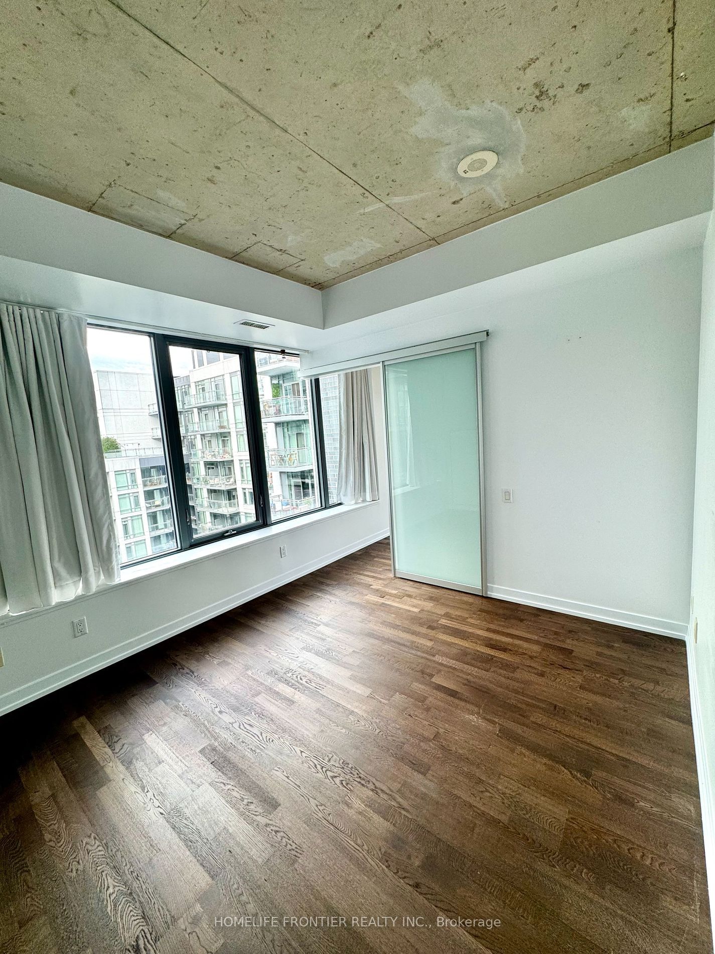 95 Bathurst St S, unit 1401 for rent