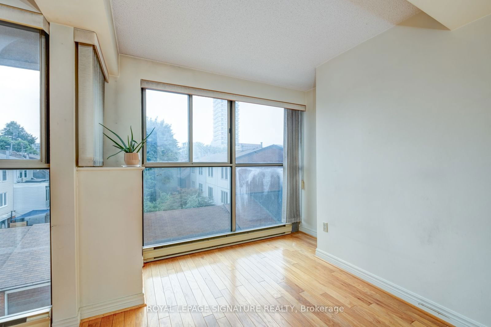 65 Scadding Ave, unit 422 for sale