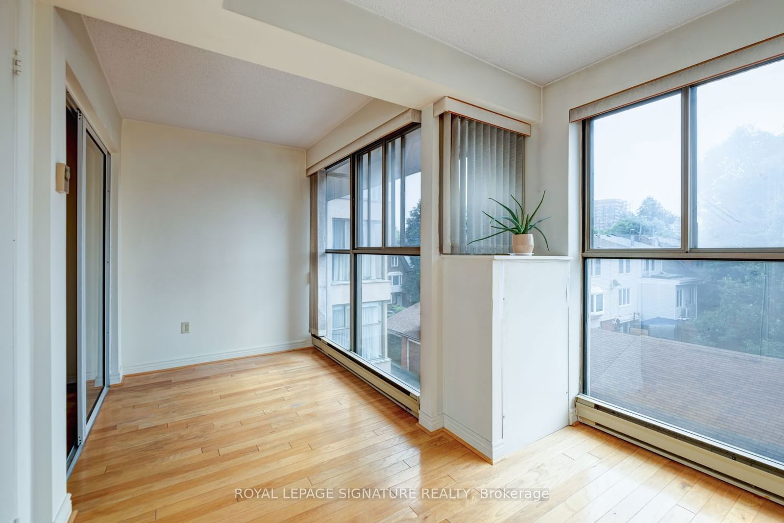 65 Scadding Ave, unit 422 for sale