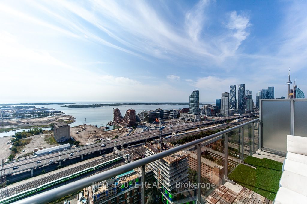 33 Mill St, unit PH3204 for sale