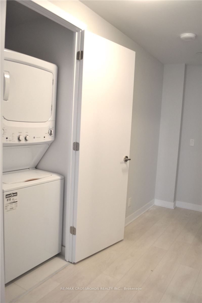 2221 Yonge St, unit 2511 for rent