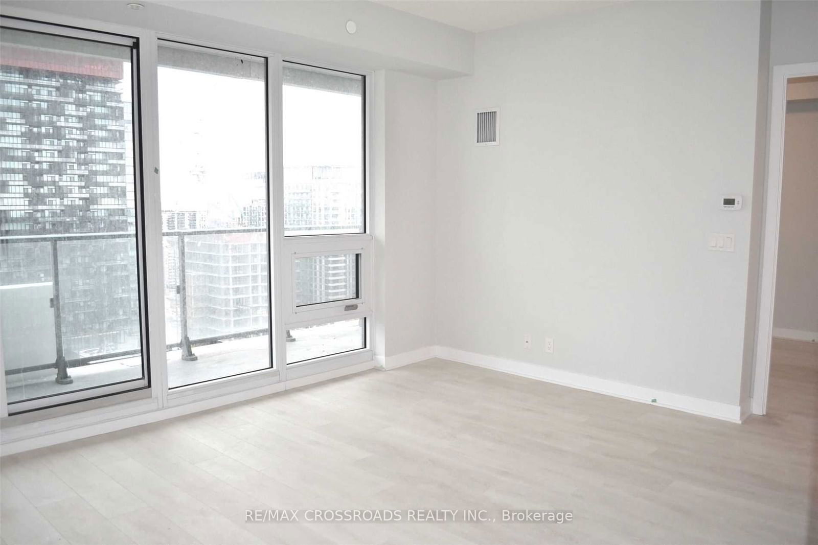 2221 Yonge St, unit 2511 for rent