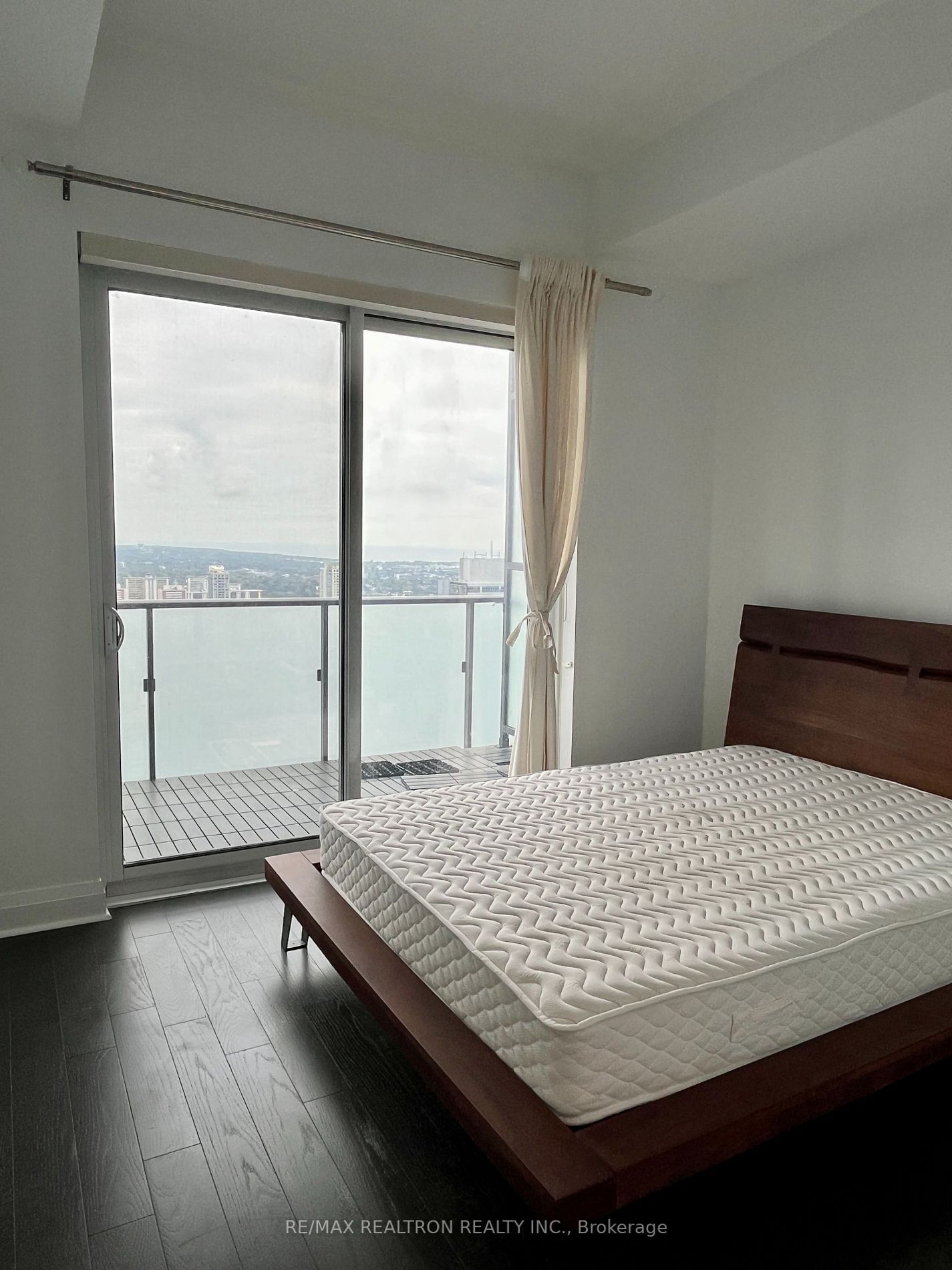 1080 Bay St, unit 5009 for rent