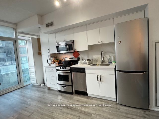 36 Lisgar St, unit 612E for sale