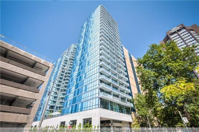 210 Simcoe St, unit 2505 for rent