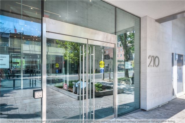 210 Simcoe St, unit 2505 for rent