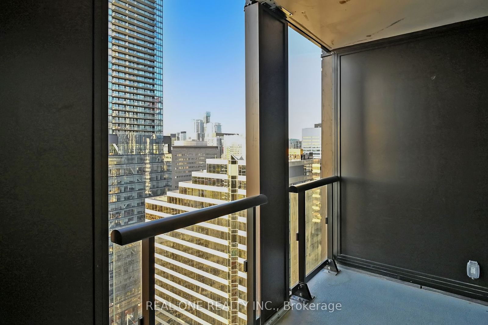 238 Simcoe St, unit 2609 for rent