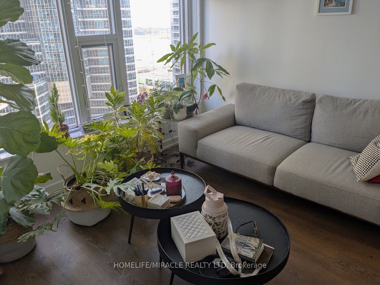 10 YORK St, unit 2008 for rent