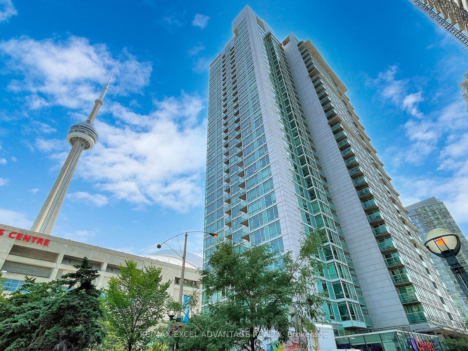 81 Navy Wharf Crt, unit 2102 for rent