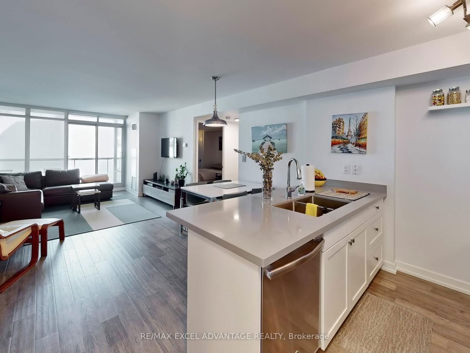 81 Navy Wharf Crt, unit 2102 for rent