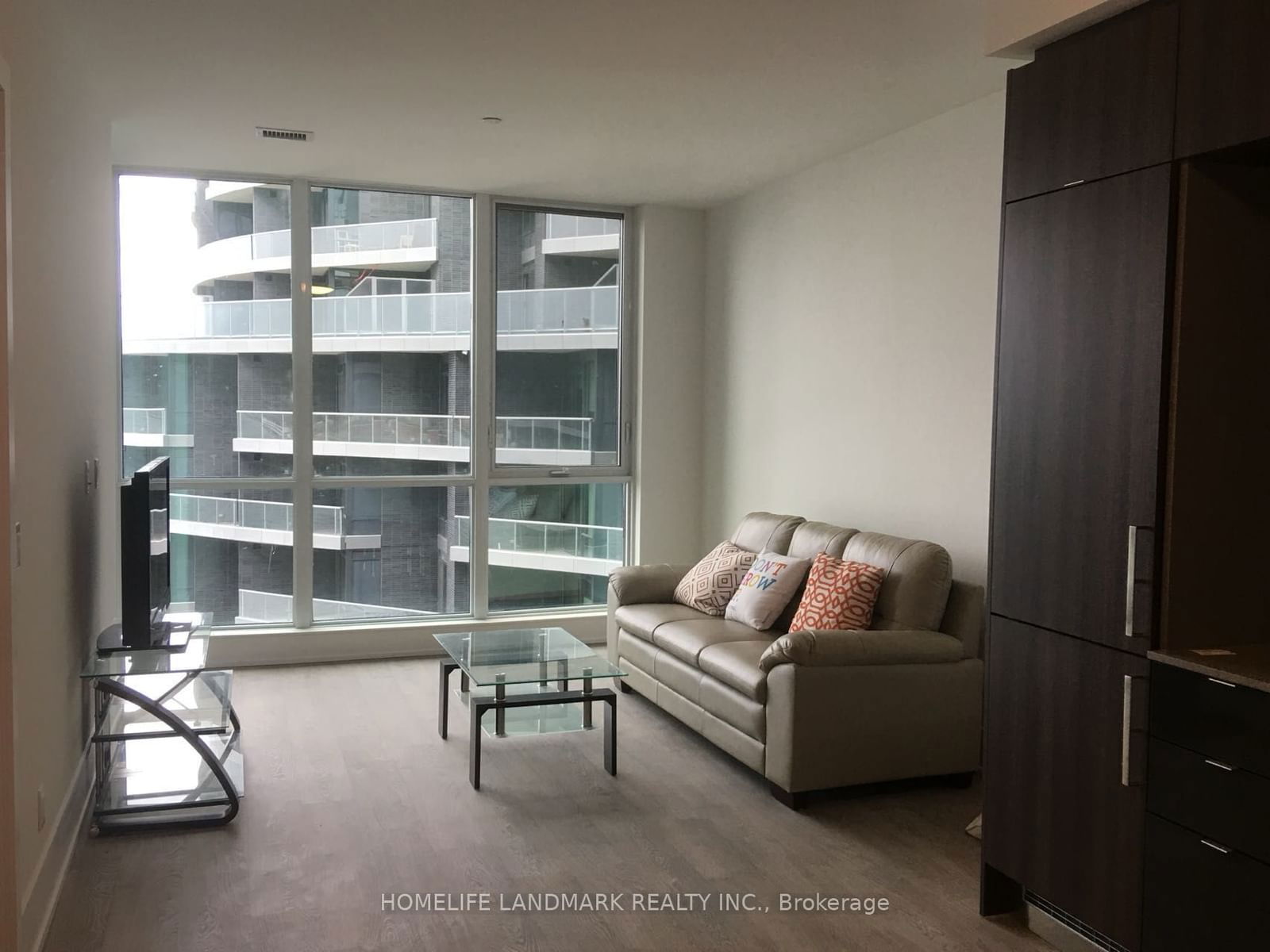 1 Edgewater Dr, unit 611 for rent