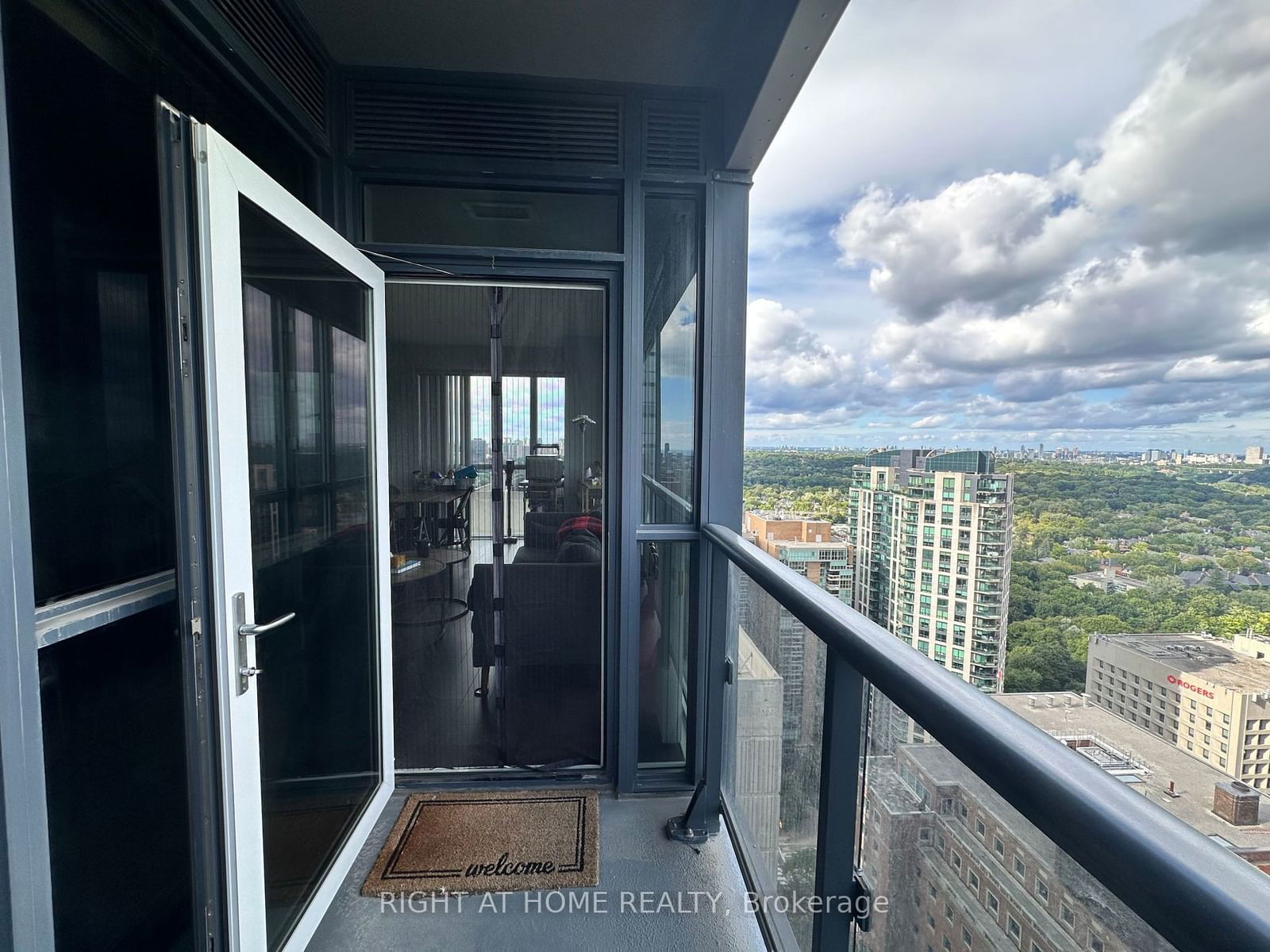 28 Ted Rogers Way, unit 3211 for rent