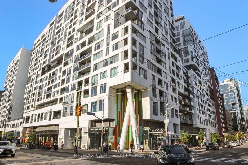 576 Front St W, unit 204 for sale