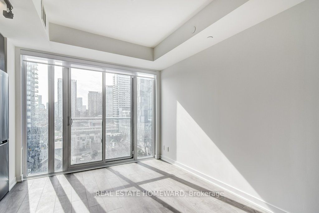 5 Defries St, unit 819 for rent