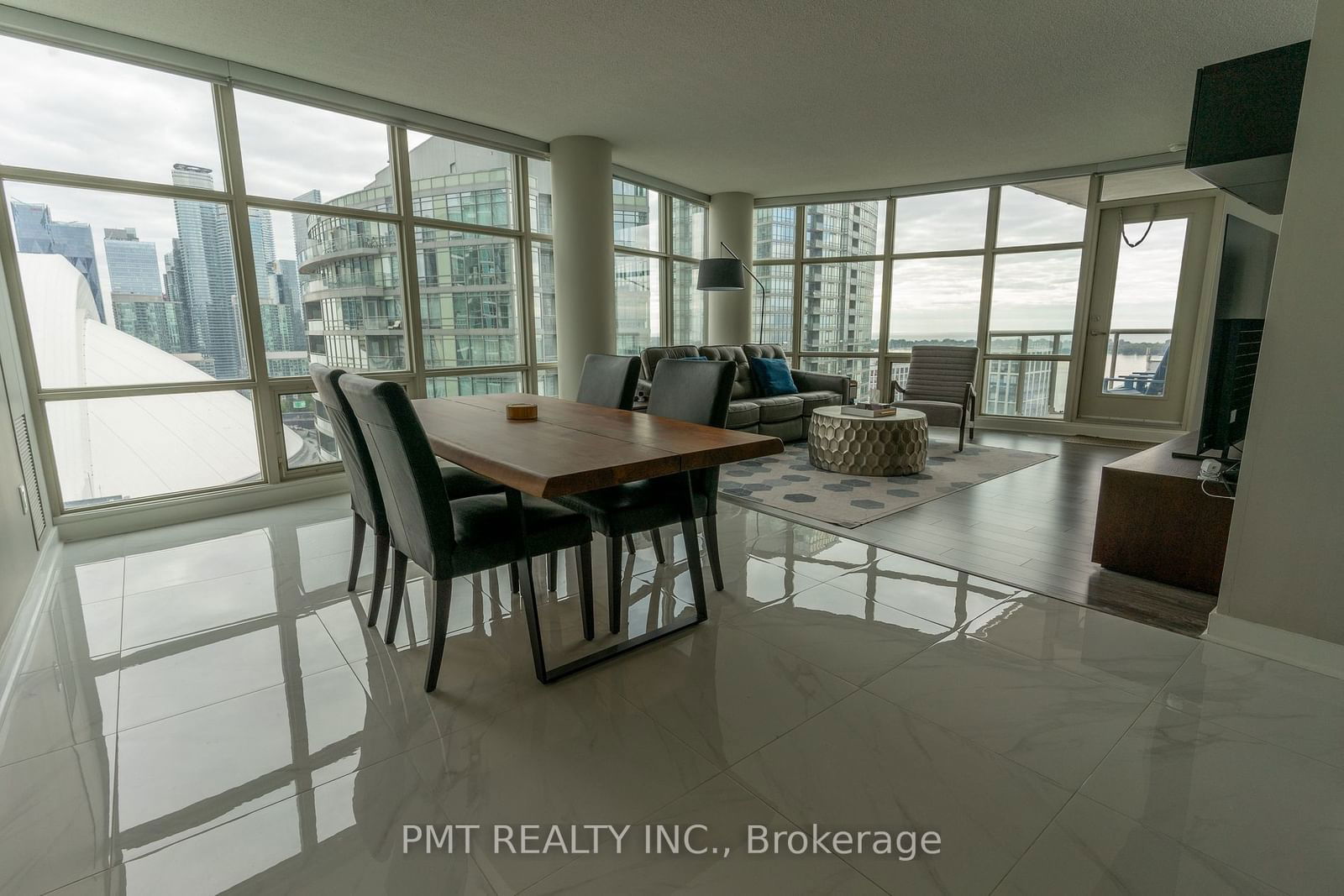 10 Navy Wharf Crt, unit 2809 for rent