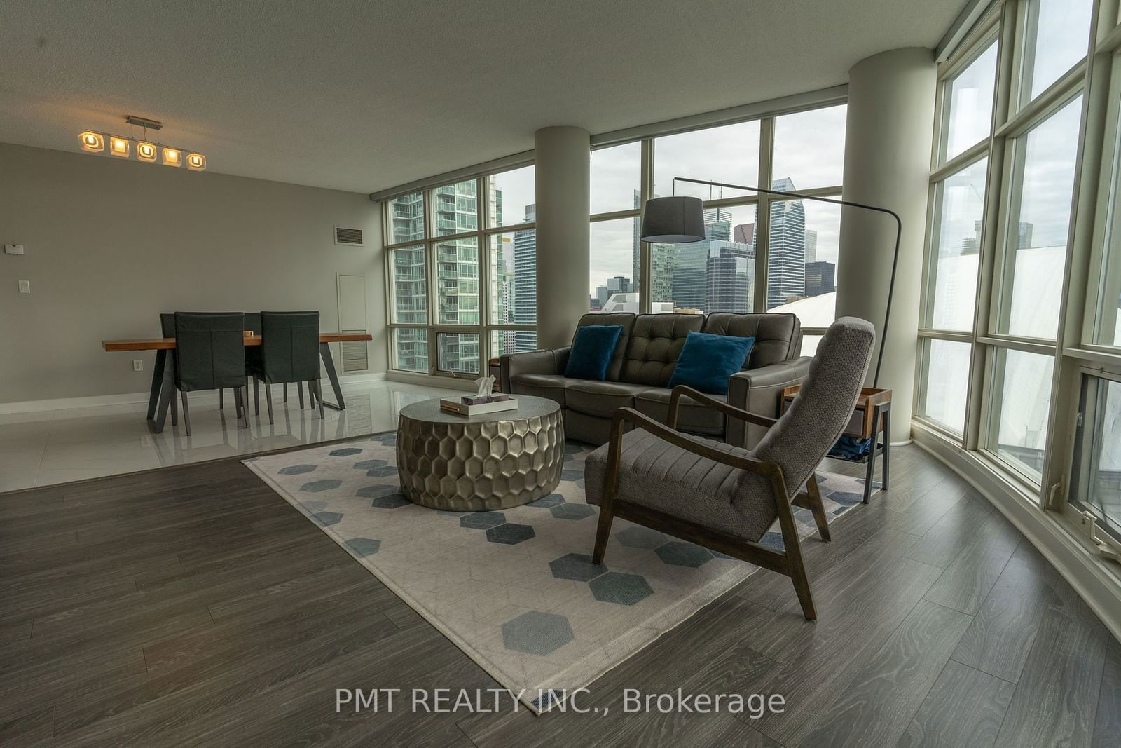 10 Navy Wharf Crt, unit 2809 for rent