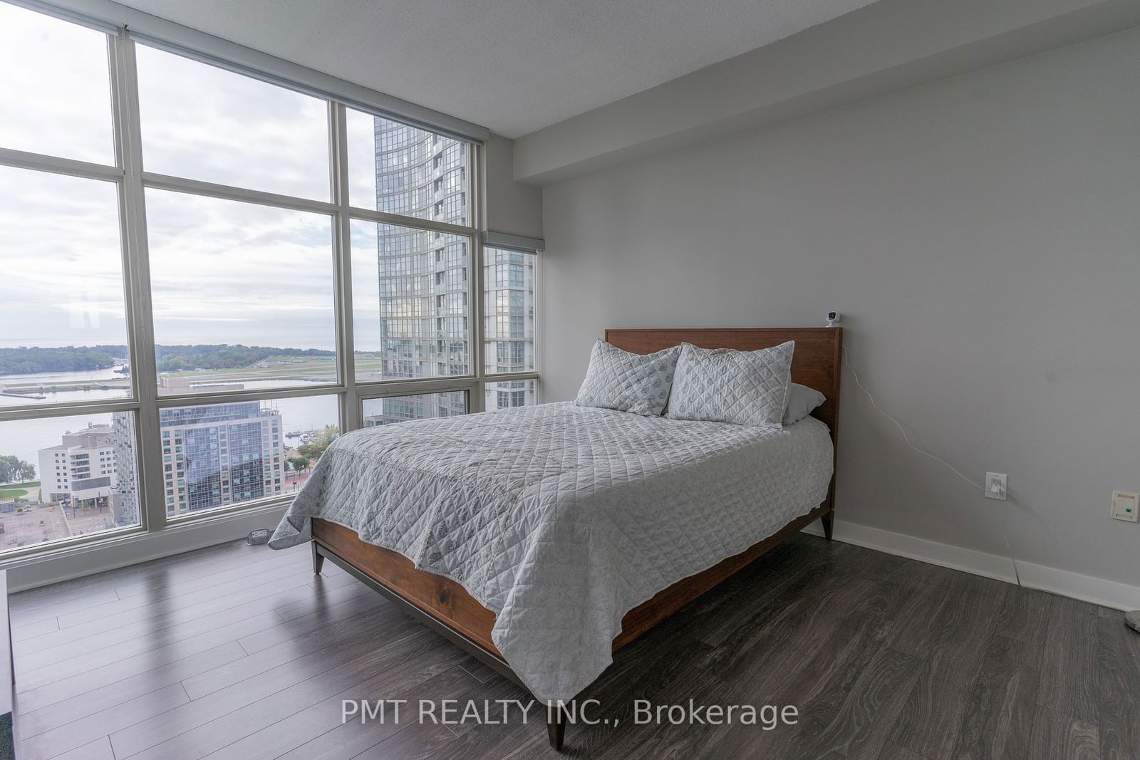 10 Navy Wharf Crt, unit 2809 for rent