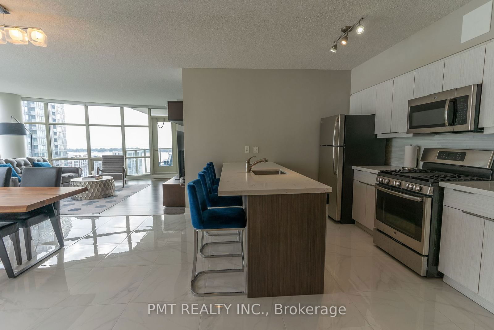 10 Navy Wharf Crt, unit 2809 for rent