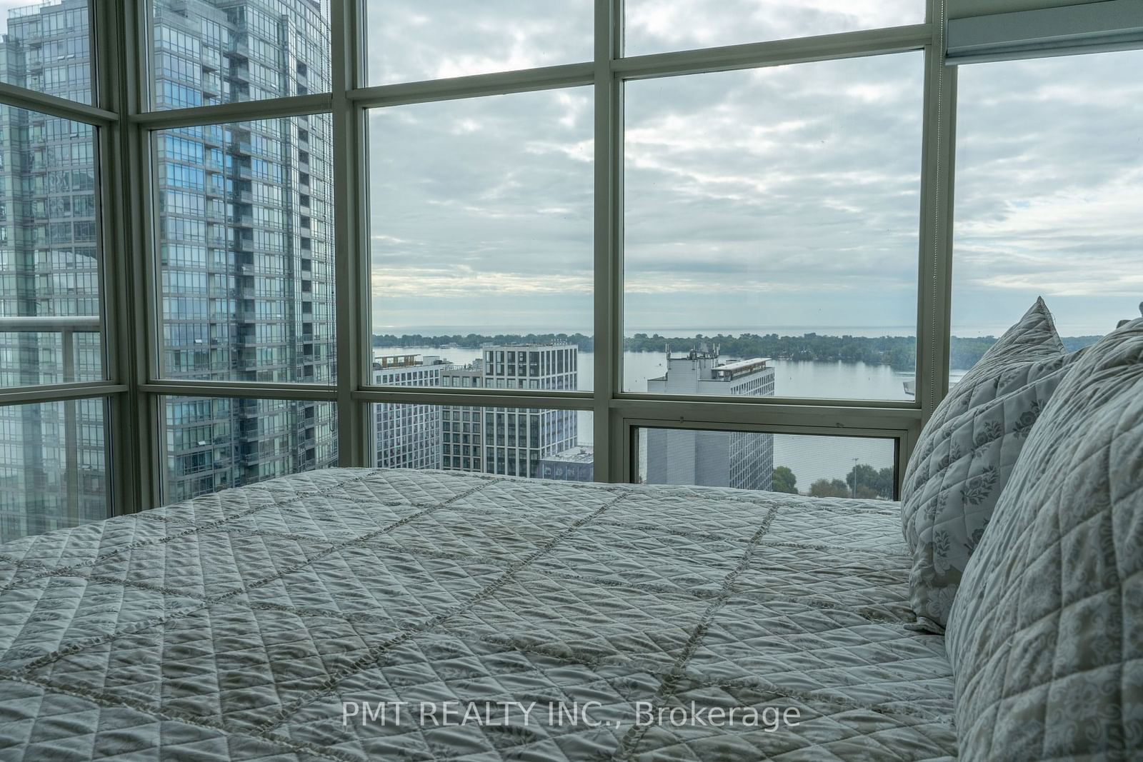 10 Navy Wharf Crt, unit 2809 for rent