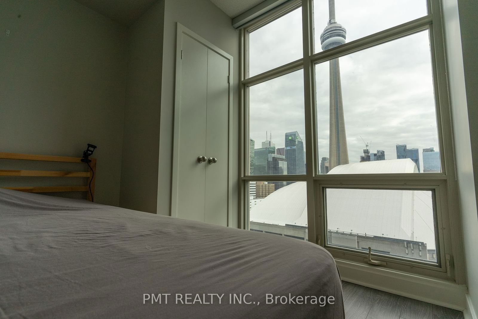 10 Navy Wharf Crt, unit 2809 for rent