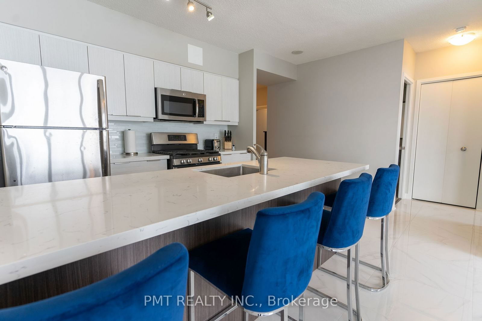 10 Navy Wharf Crt, unit 2809 for rent