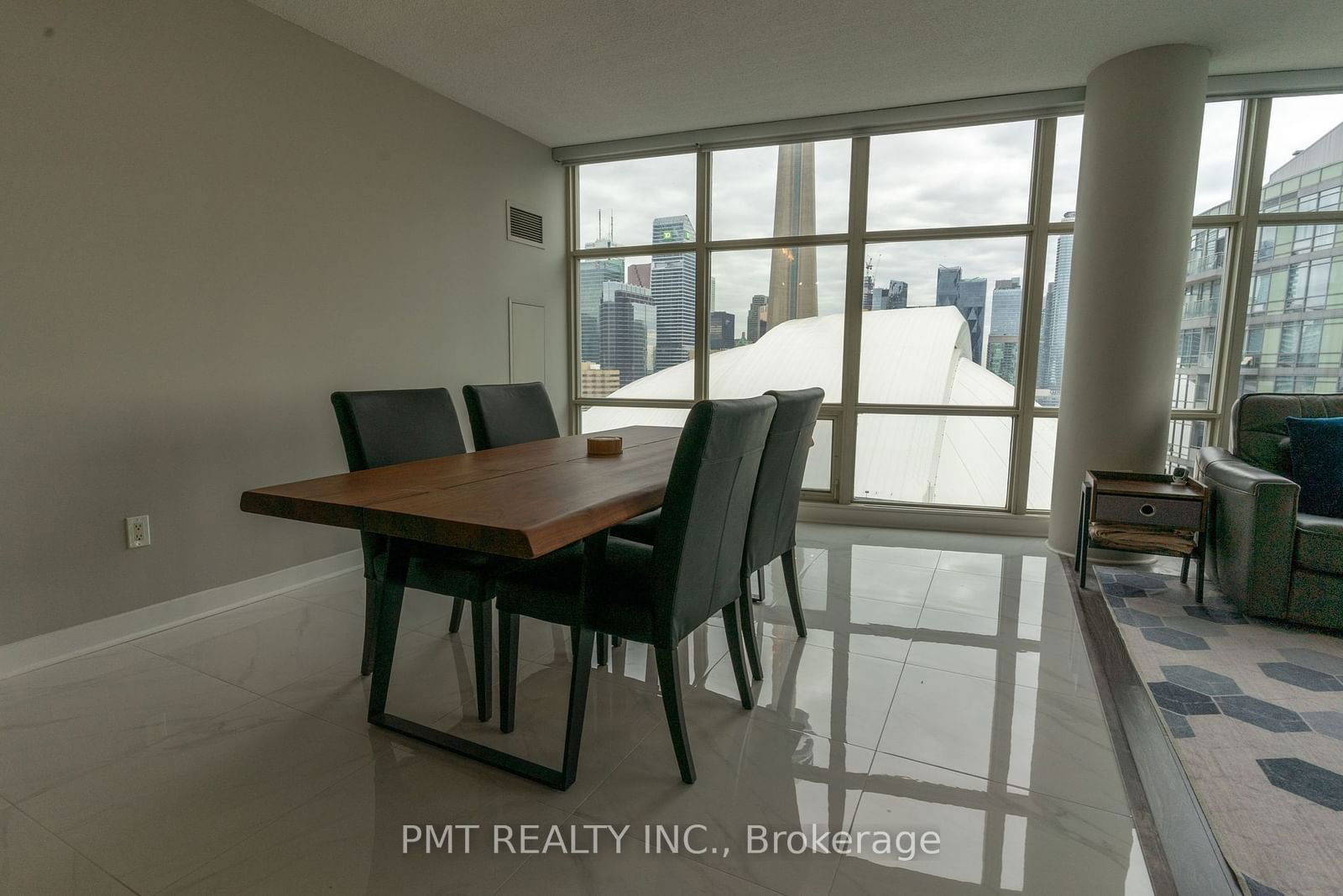 10 Navy Wharf Crt, unit 2809 for rent