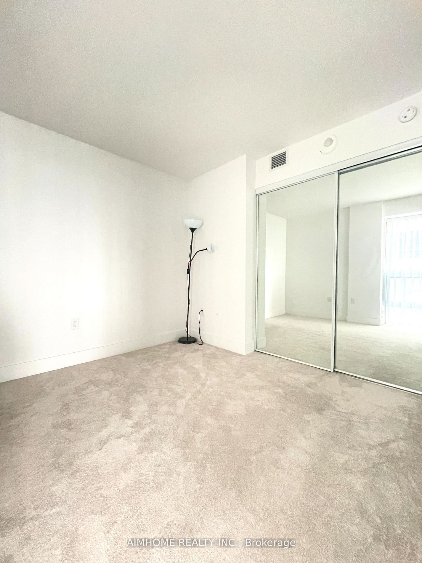 955 Bay St, unit 2014 for rent