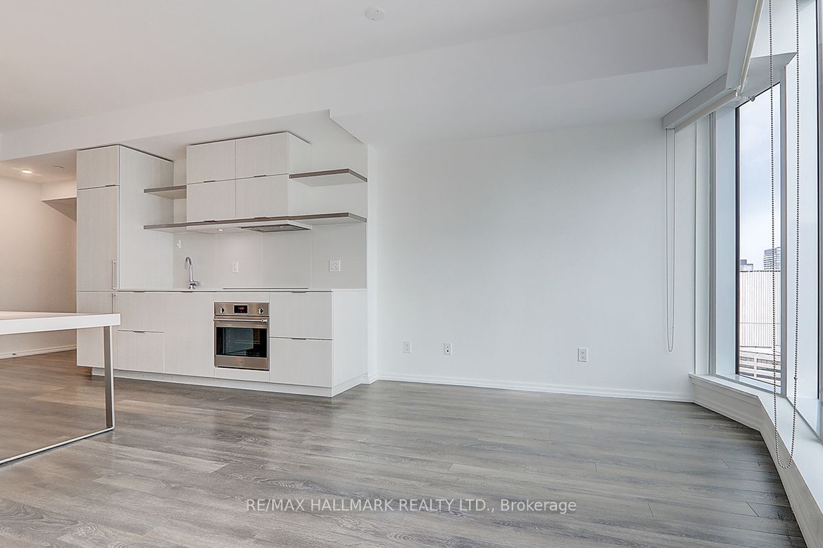 197 Yonge St, unit 2614 for sale