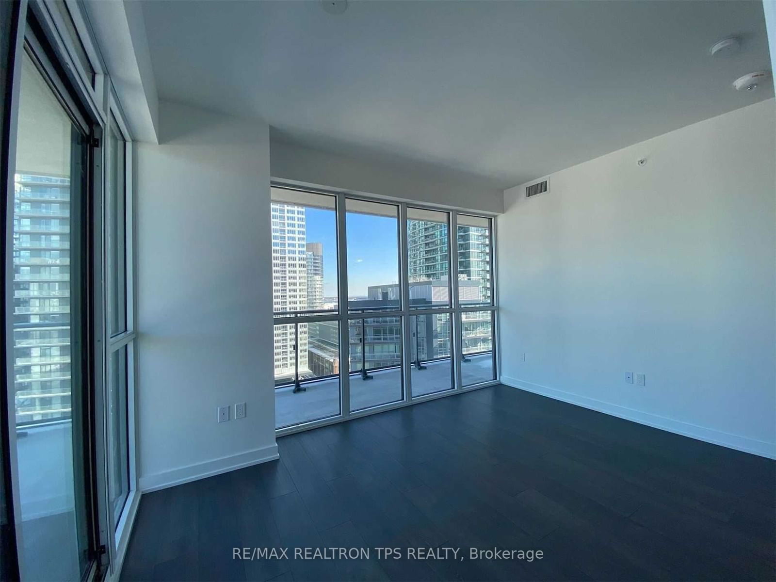 38 Iannuzzi St, unit 1906 for rent