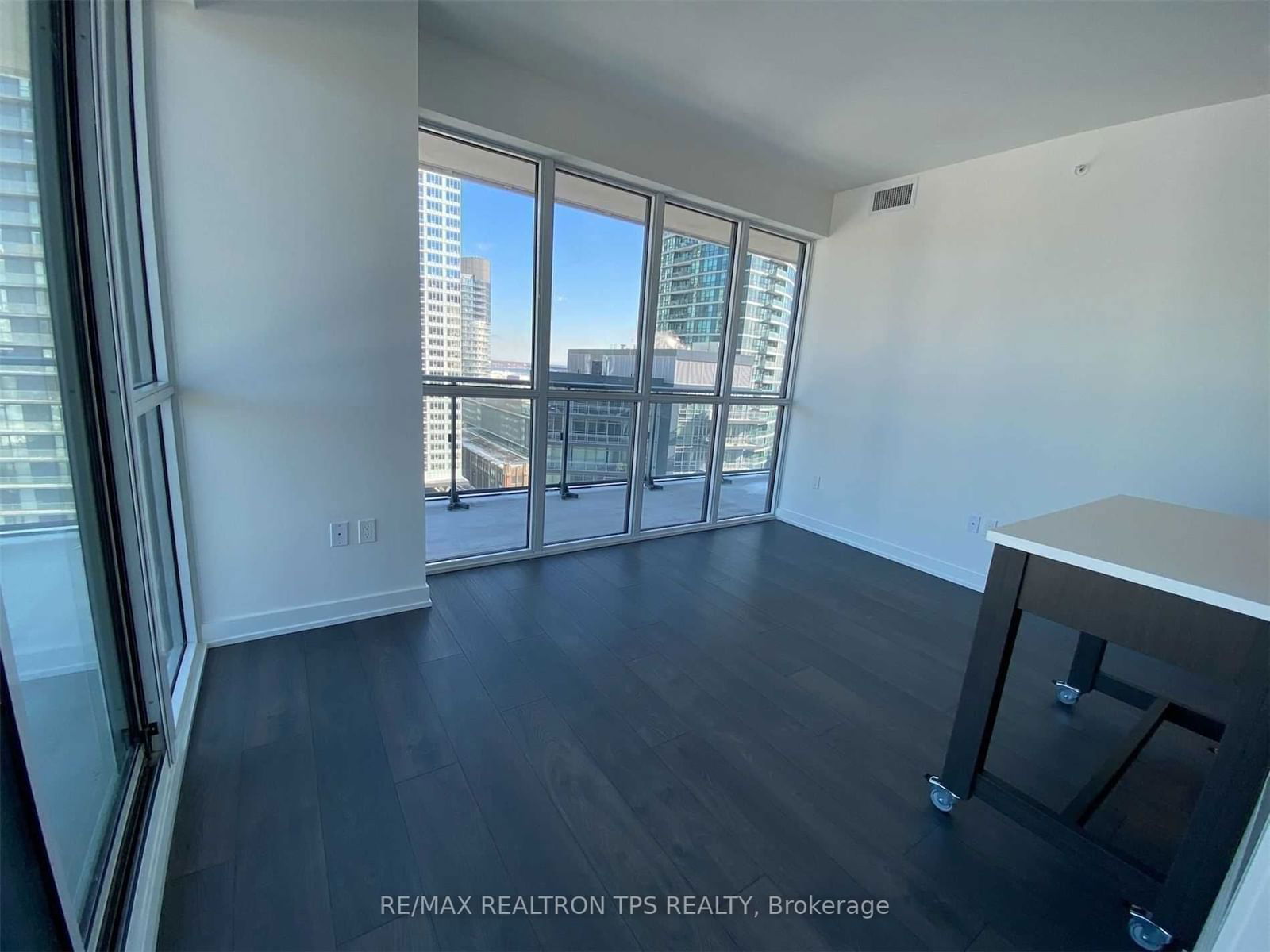 38 Iannuzzi St, unit 1906 for rent