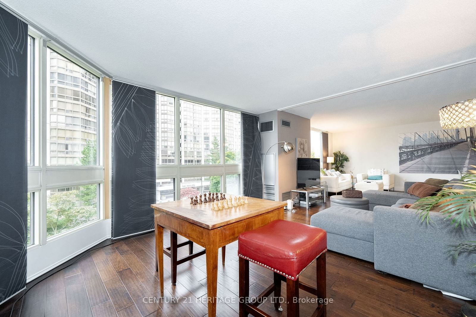 5 Kenneth Ave, unit 406 for sale