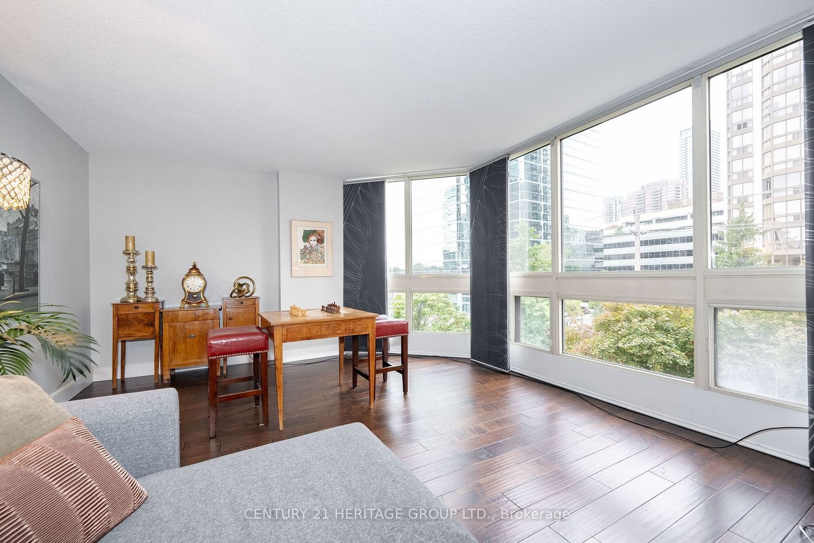 5 Kenneth Ave, unit 406 for sale