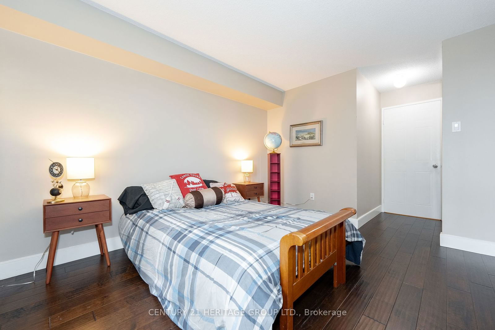 5 Kenneth Ave, unit 406 for sale