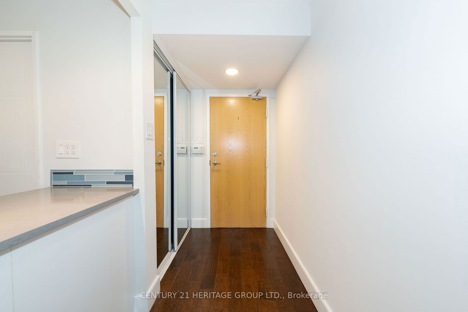 5 Kenneth Ave, unit 406 for sale