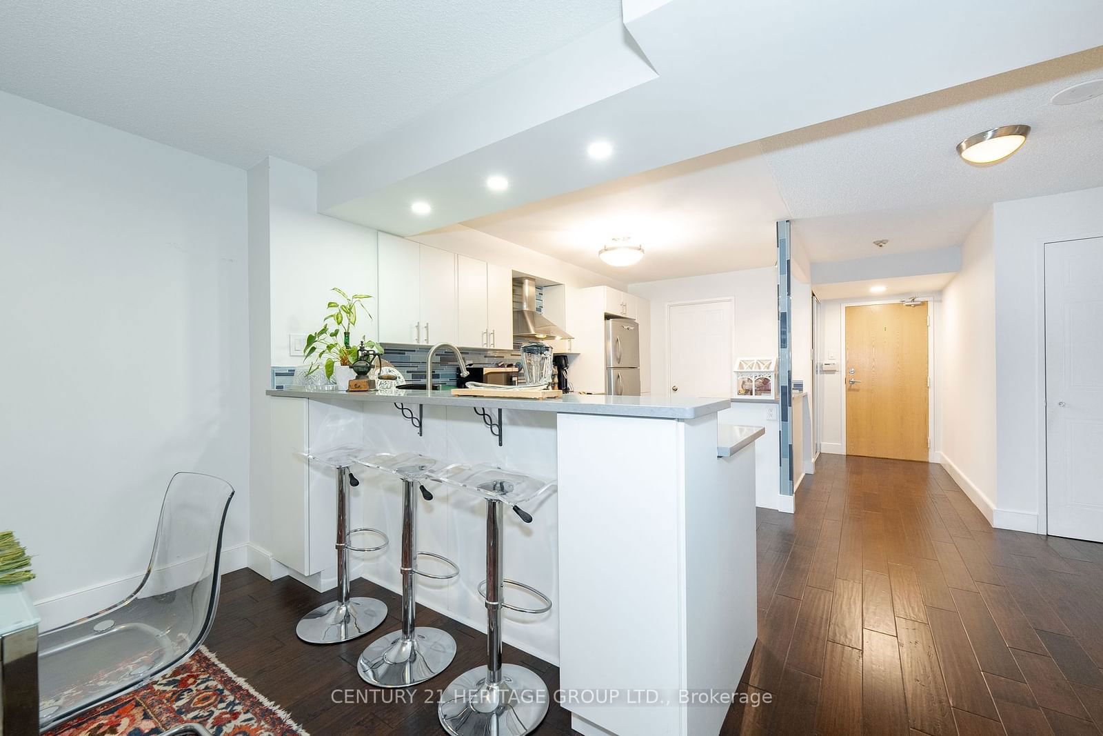 5 Kenneth Ave, unit 406 for sale