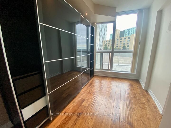 218 Queens Quay W, unit 403 for rent