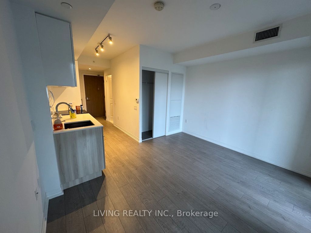 251 Jarvis St, unit 802 for rent