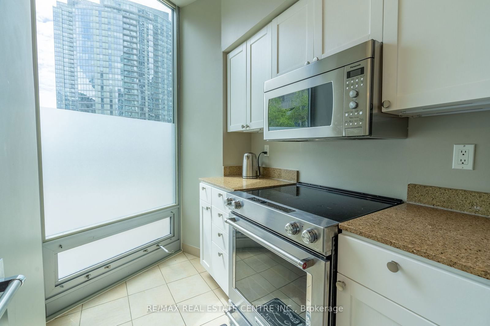 81 Navy Wharf Crt, unit 201 for sale