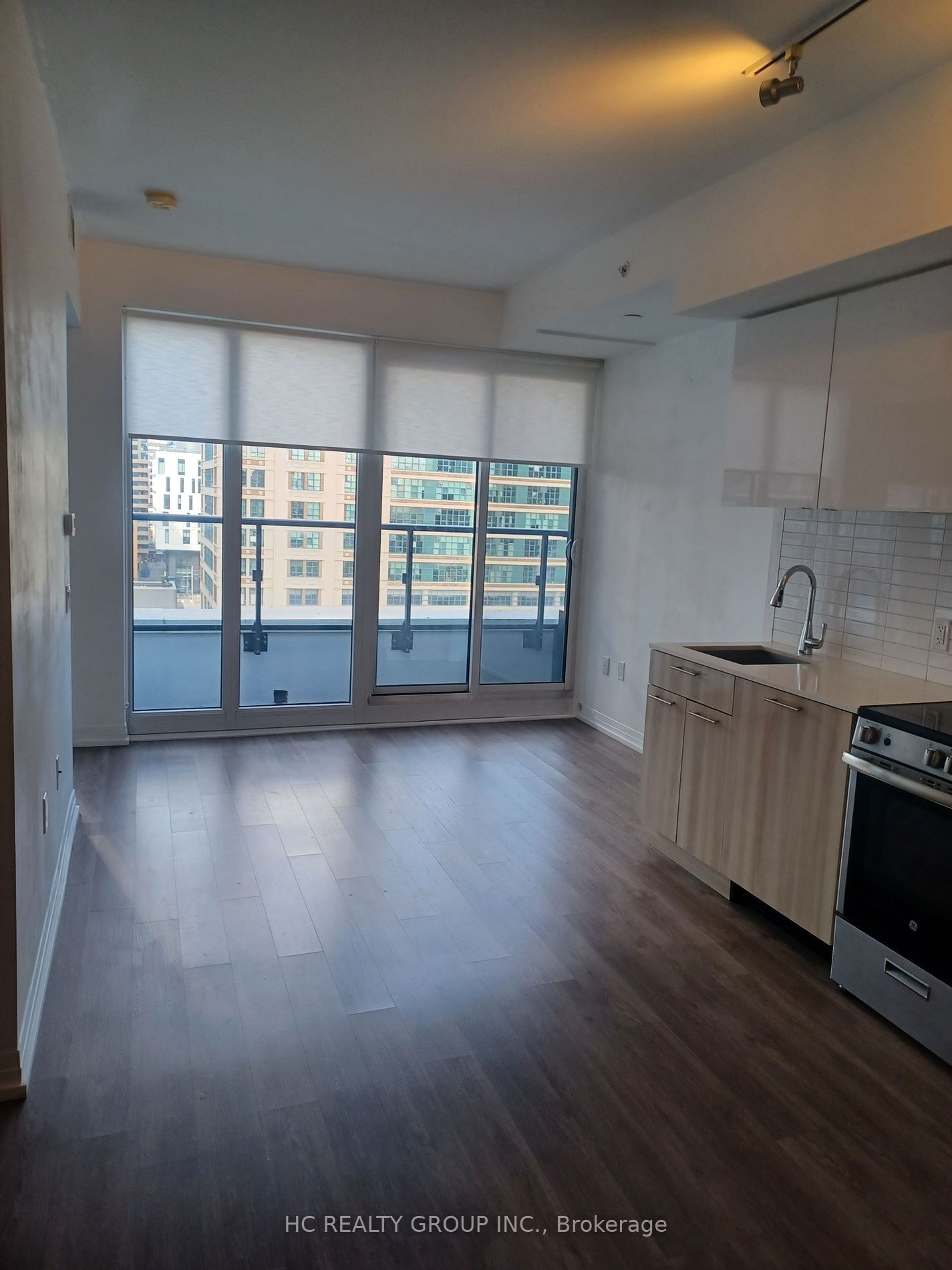 251 Jarvis St, unit 928 for rent